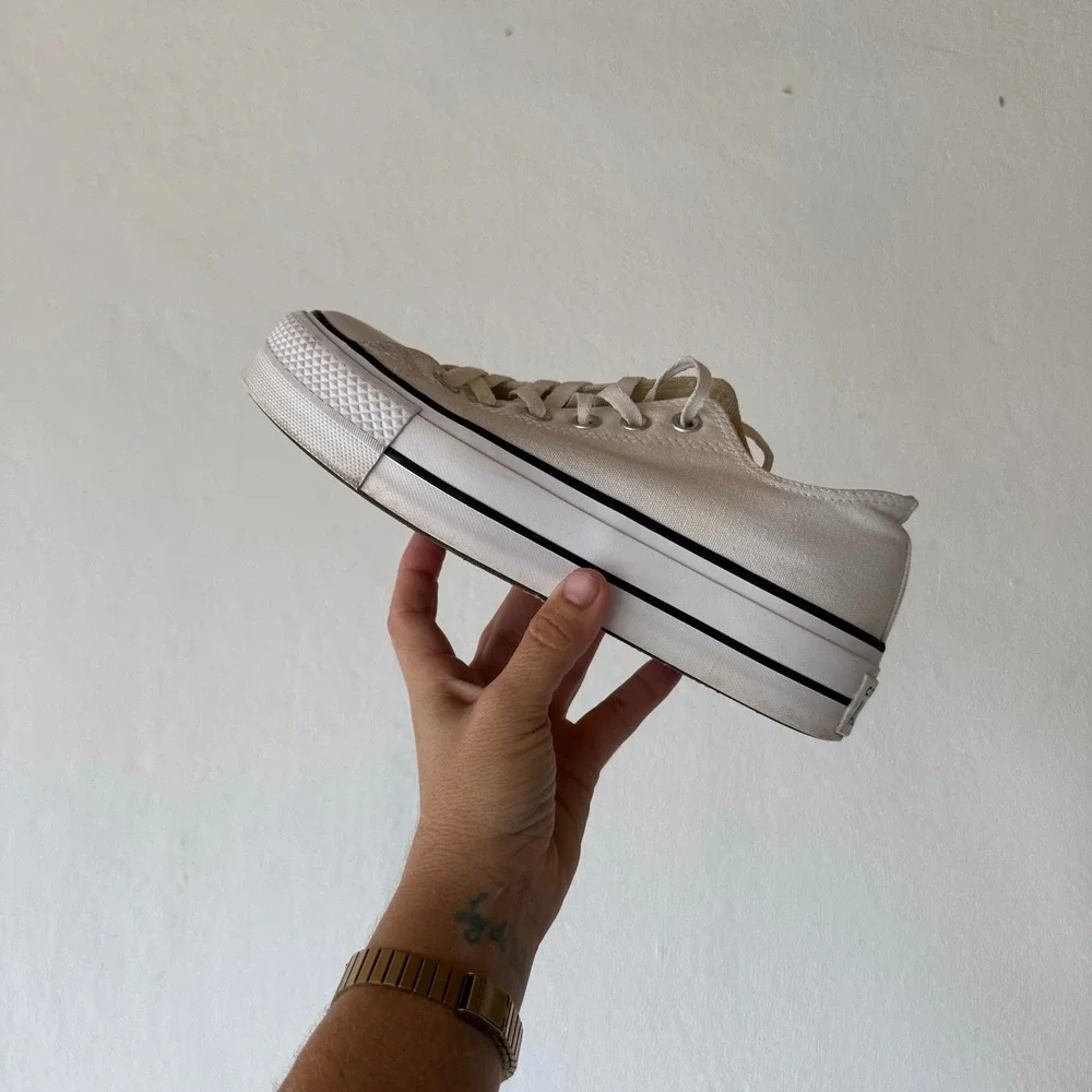 Converse Sneakers Womens Size 6.5 Chuck Taylor All Star Lift Platform Off White